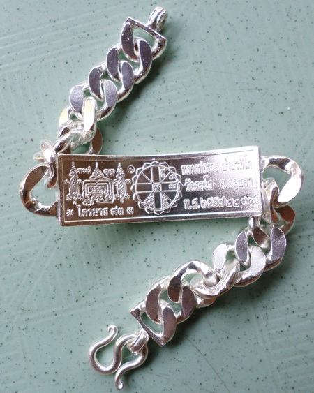 เลสหลวงพ่อรวย วัดตะโก ๔ บาทลงยา ปี๕๗ รุ่นไตรมาส๙๓ เข้าแถวจำกัดจำนวนเช่าครับ ป้ายแดง