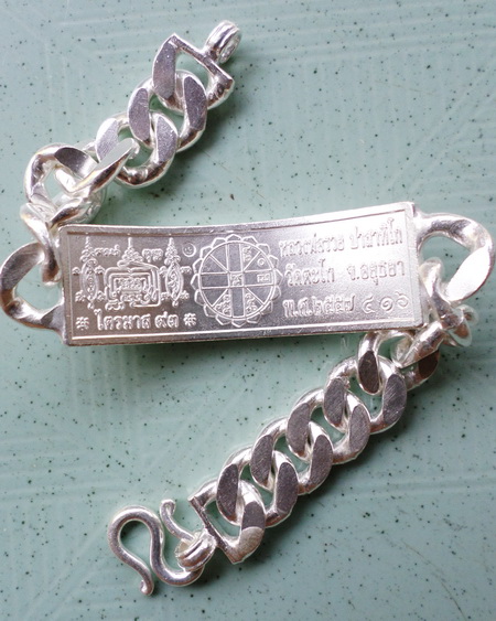 เลสหลวงพ่อรวย วัดตะโก ๔ บาทลงยา ปี๕๗ รุ่นไตรมาส๙๓ เข้าแถวจำกัดจำนวนเช่าครับ ป้ายแดง