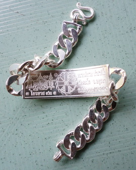 เลสหลวงพ่อรวย วัดตะโก ๔ บาทลงยา ปี๕๗ รุ่นไตรมาส๙๓ เข้าแถวจำกัดจำนวนเช่าครับ ป้ายแดง