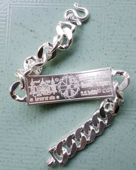 เลสหลวงพ่อรวย วัดตะโก ๔ บาทลงยา ปี๕๗ รุ่นไตรมาส๙๓ เข้าแถวจำกัดจำนวนเช่าครับ ป้ายแดง