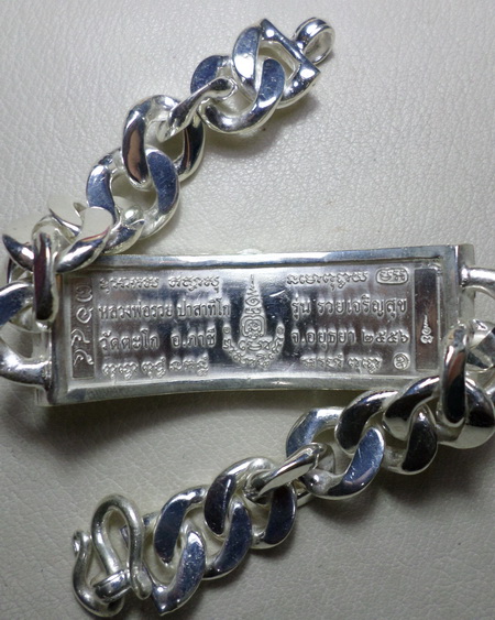 เลสหลวงพ่อรวย วัดตะโก ๔ บาท ปี๕๖ รุ่นรวยเจริญสุข ป้ายแดง เลี่ยมเงินฝังพลอย