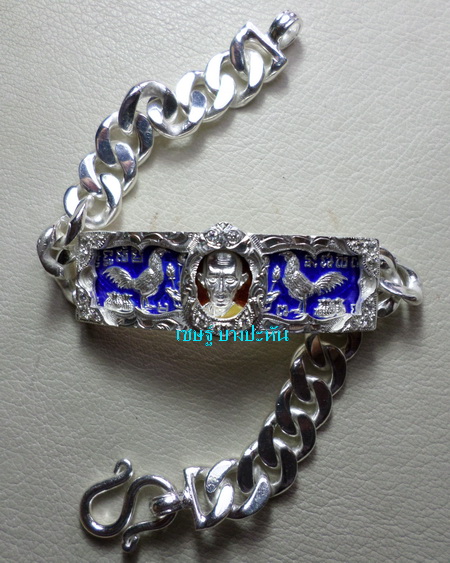 เลสหลวงพ่อรวย วัดตะโก ๒ บาทลงยา ตอง๔๔๔ ปี๕๖ รุ่นรวยเจริญสุข ป้ายแดง เลี่ยมเงินฝังพลอย