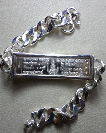 เลสหลวงพ่อรวย วัดตะโก ๒ บาทลงยา ตอง๔๔๔ ปี๕๖ รุ่นรวยเจริญสุข ป้ายแดง เลี่ยมเงินฝังพลอย