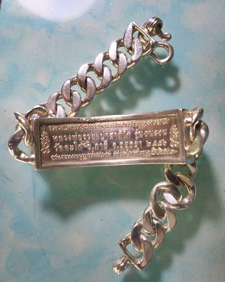 เลสหลวงพ่อรวย วัดตะโก ๔บาท ปี๕๖ รุ่นชนะจน หุ้มเงินฝังพลอย