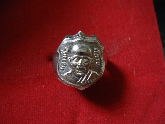 แหวนหลวงพ่อคล้ายปี06