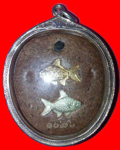 ล็อกเก็ตลายน้ำทอง หลวงปู่ทิม วัดพระขาว  ปี 51  เลี่ยมเงินพร้อมใช้