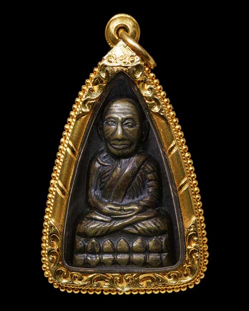 หลวงพ่อทวด หลังหนังสือพิมพ์ใหญ่ปี 2505 พระสวยเดิมๆ ผิวปรอทตามซอกและพื้นเหรียญยังอยู่ สวยวิ้งๆครับ