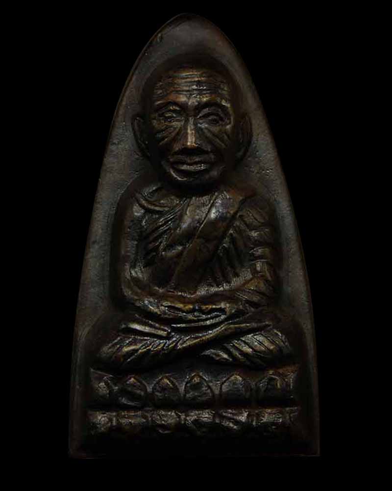 หลวงพ่อทวด หลังหนังสือพิมพ์ใหญ่ปี 2505 พระสวยเดิมๆ จมูกโด่งสุดๆ ถือว่าสวยมากๆครับ 