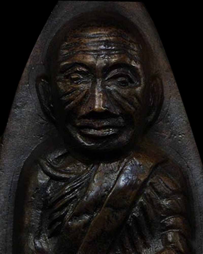 หลวงพ่อทวด หลังหนังสือพิมพ์ใหญ่ปี 2505 พระสวยเดิมๆ จมูกโด่งสุดๆ ถือว่าสวยมากๆครับ 