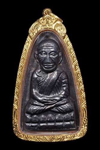 พระหลวงปู่ทวด วัดช้างให้ พิมพ์หลังหนังสือใหญ่ (เสาอากาศ ) คางขีดนิยม เนื้อทองเหลืองปี 2505 จ.ปัตตานี