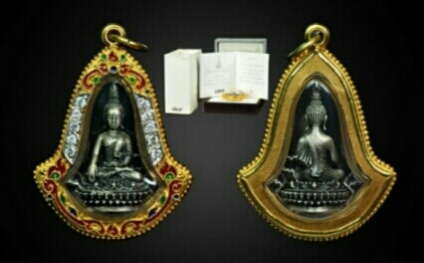 พระพุทธประทานยศบารมีเนื้อเงินเล็กหมายเลข1209อุปกรณ์ครบมาพร้อมกรอบทองคำฝังเพชรงานมือสุโขทัยสวยวิ้งๆ