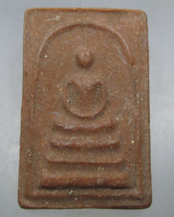 พระสมเด็จหลังปู่ชีวกโกมารภัจจเนื้อผงน้ำมัน