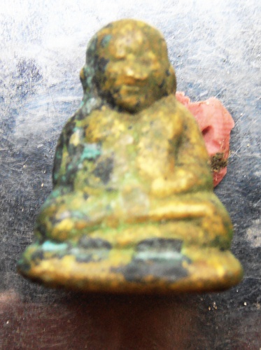 รูปหลอหลวงพอเงิน รุ่นปืนแตก พิมพ์นิยม โดนล้างผิวมาครับ