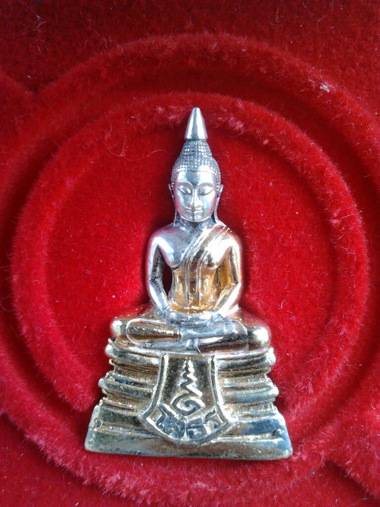 หลวงพ่อโสธร 80ปีกรมตำรวจ เนื้อเงินชุบสามกษัตริย์ หมายเลข14017