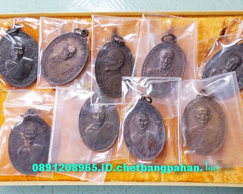 จตุรพิธพรชัย ๑ชุดพร้อมกล่อง เกจิร่วมเสก หลวงพ่อกวย หลวงปู่สี หลวงปู่โต๊ะ หลวงปู่ดู่ หลวงพ่อหน่ายฯลฯ