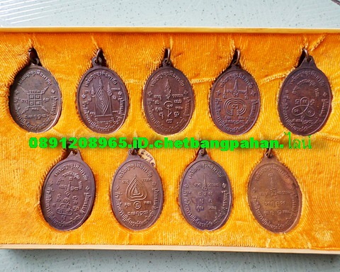 จตุรพิธพรชัย ๑ชุดพร้อมกล่อง เกจิร่วมเสก หลวงพ่อกวย หลวงปู่สี หลวงปู่โต๊ะ หลวงปู่ดู่ หลวงพ่อหน่ายฯลฯ