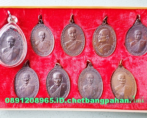 จตุรพิธพรชัย ๑ชุดพร้อมกล่อง เกจิร่วมเสก หลวงพ่อกวย หลวงปู่สี หลวงปู่โต๊ะ หลวงปู่ดู่ หลวงพ่อหน่ายฯลฯ