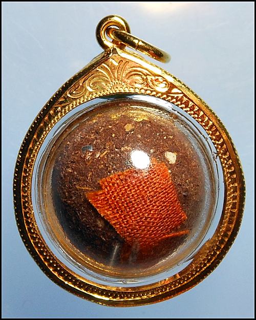 ลูกอมชานหมาก หลวงปู่หมุนยุคแรก วัดป่าหนองหล่ม เลี่ยมทองสวยๆ 