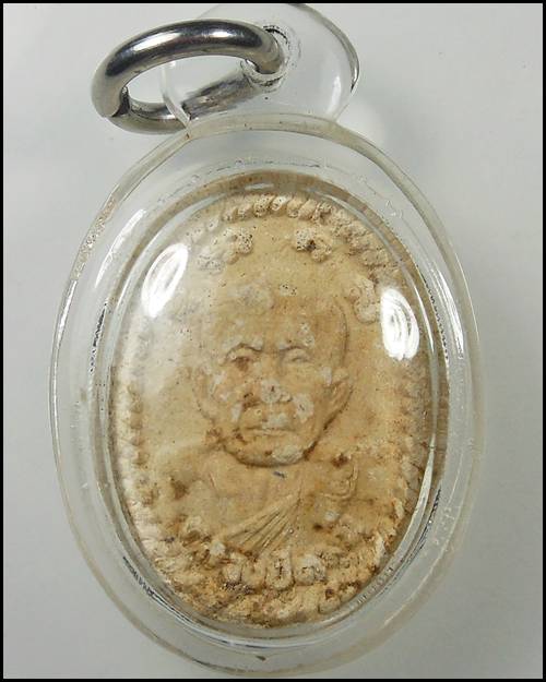 พระผงดวงเศรษฐี หลวงปู่หมุน วัดบ้านจาน ด้านหลังปิดจีวร ชันโรงหลวงปู่ 