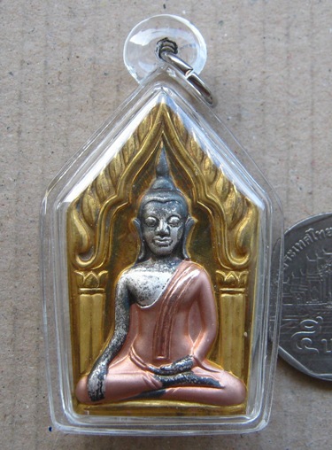 พระขุนแผน-กุมารทอง พิธีไหว้ครูบูรพาจารย์ หลวงพ่อพูล อตฺตรกฺโข วัดไผ่ล้อม จ.นครปฐม ปี2548เลี่ยมกันน้ำ