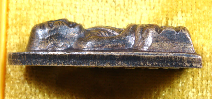 หลวงปู่ทวด วัดช้างให้ หลังหนังสือพิมพ์ใหญ่ ปี 05 บล็อคเสาอากาศ ไหล่จุด 