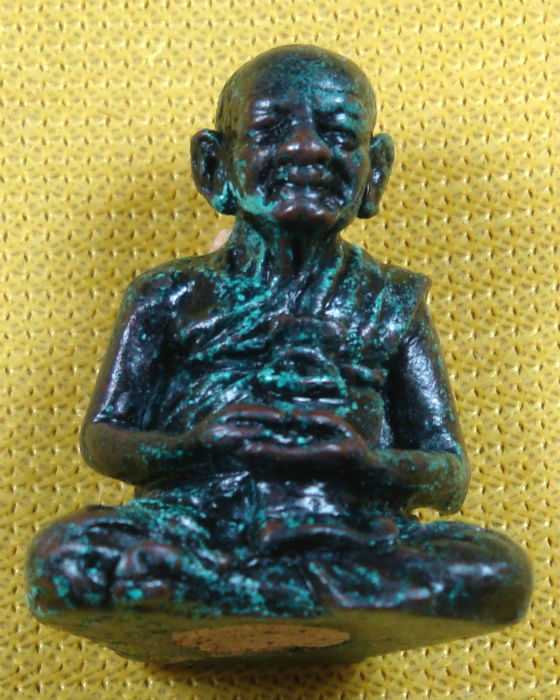 รูปหล่อ นั่งรวย หลวงปู่หงษ์ พรหมปัญโญ สุสานทุ่งมน (วัดเพชรบุรี) เนื้อสำริดศิลา ปี 46