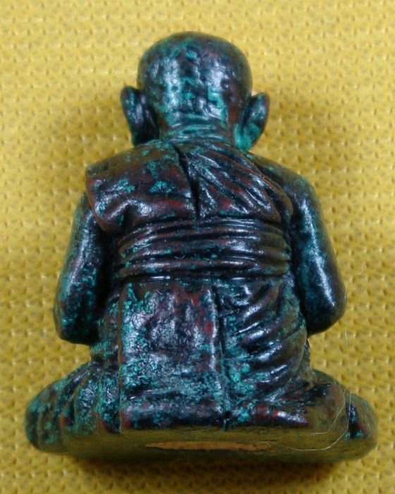 รูปหล่อ นั่งรวย หลวงปู่หงษ์ พรหมปัญโญ สุสานทุ่งมน (วัดเพชรบุรี) เนื้อสำริดศิลา ปี 46