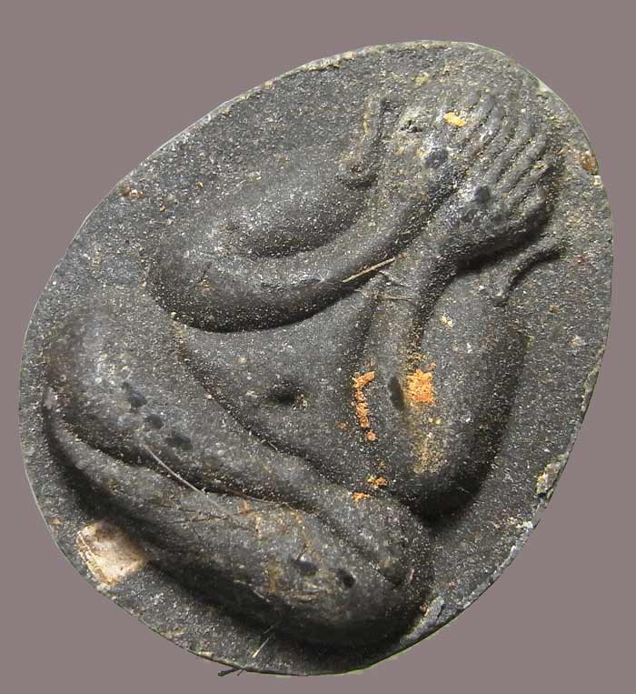 1 ใน 900 องค์ พระปิดตาหลังเต่า หลวงปู่โต๊ะ วัดประดู่ฉิมพลี ปี 2521 ติดเกศาหลวงปู่หลายเส้นครับ