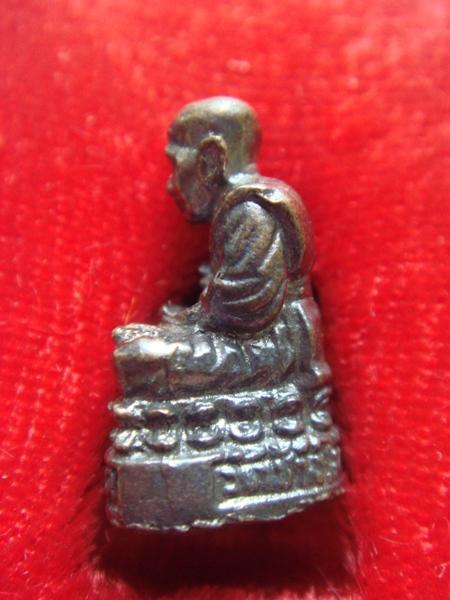 รูปหล่อลอยองค์ หลวงปู่ทวด วัดช้างให้ ปัตตานี