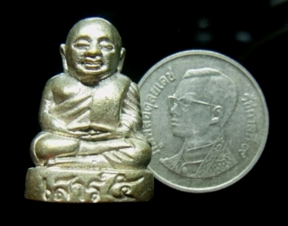 **วัดใจ**รูปหล่อหลวงพ่อเงิน รุ่นเสาร์ห้า วัดยางสามต้น จ.พิจิตร เนื้ออัลปาก้า**ตอกโค้ดสวยๆ เชิญชมครับ