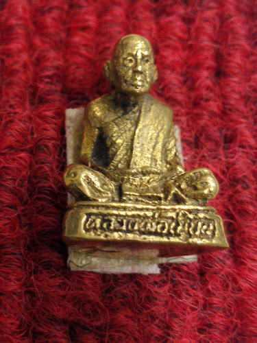 รูปหล่อหลวงพ่อเขียน สำนักถ้ำขุนเณร ออกวัดวังงิ้ว จ.พิจิตร เนื้อทองเหลือง พร้อมกล่องเดิมครับ