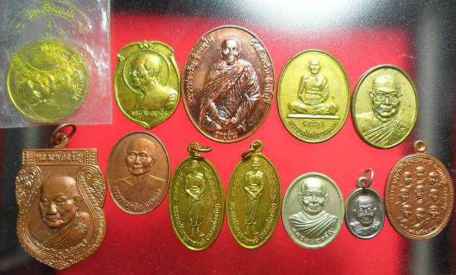 หลวงพ่อจรัญ วัดอัมพวัน สิงห์บุรี 12องค์เคาะเดียว