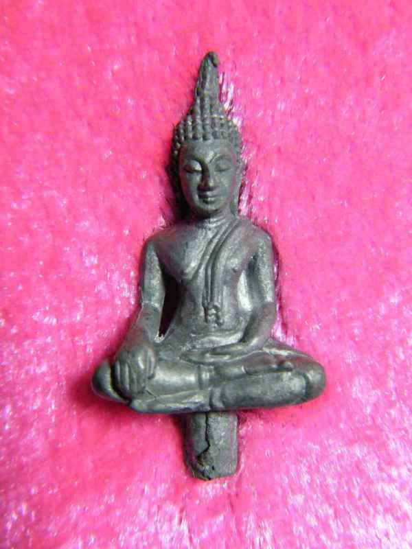 พระยอดธง ปริสุทโธ เนื้อตะกั่ว รุ่น ๕