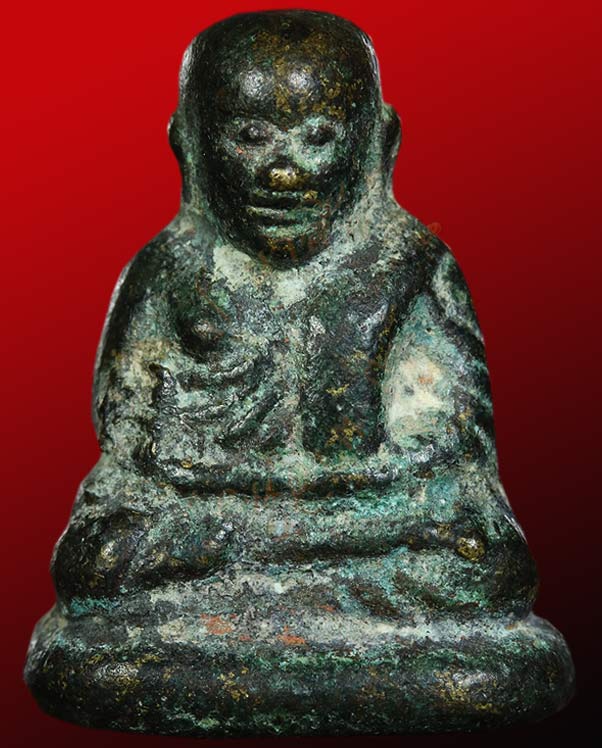 หลวงพ่อเงิน วัดบางคลาน จังหวัด พิจิตร รุ่นปืนแตก พิมพ์นิยมเศียรกลม ปี ๒๕๒๘ (๑)