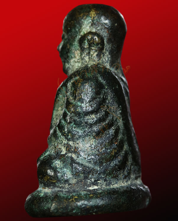 หลวงพ่อเงิน วัดบางคลาน จังหวัด พิจิตร รุ่นปืนแตก พิมพ์นิยมเศียรกลม ปี ๒๕๒๘ (๑)