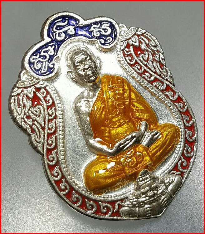 เหรียญเสมา 7 รอบ เนื้อเงินลงยา สีแดงนิยม หมายเลข 135 = 9