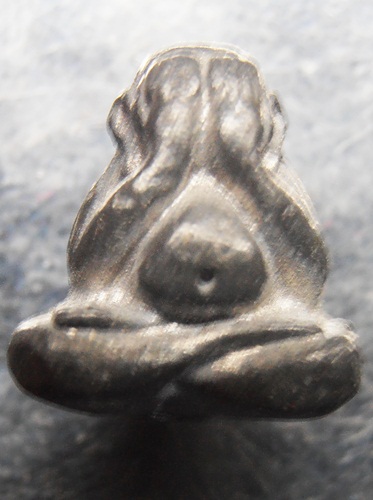 ปิดตาปุ้มปุ้ย เนื้อตะกั่ว หลวงพ่อสาคร วัดหนองกรับ องค์จิ๋ว ตอกโค๊ต สวยๆครับ