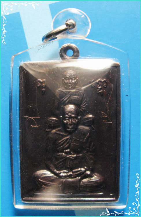 ...ลป.ทิม วัดพระขาว เหรียญพิมพ์ซ้อน เนื้อทองแดง หลังยันต์ รุ่นมั่นคงร่ำรวย (มีรอยจาร) เลี่ยมสวยๆ ...