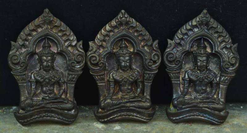 พระยอดขุนพล บ้านค่าย เนื้อนวะ รุ่นแรก ปี52 หลวงพ่อสาคร วัดหนองกรับ 3องค์