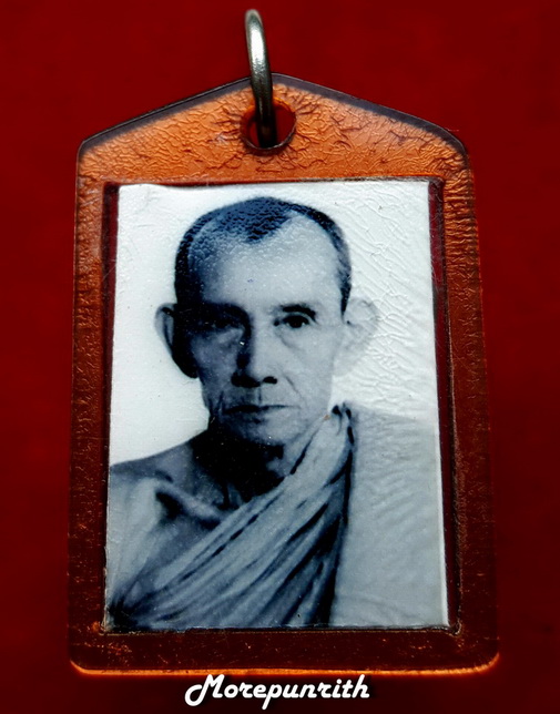 ภาพถ่ายสองหน้า(สีขาวดำ) หลวงพ่อกวย วัดโฆสิตาราม จ.ชัยนาท พร้อมเลี่ยมเดิม