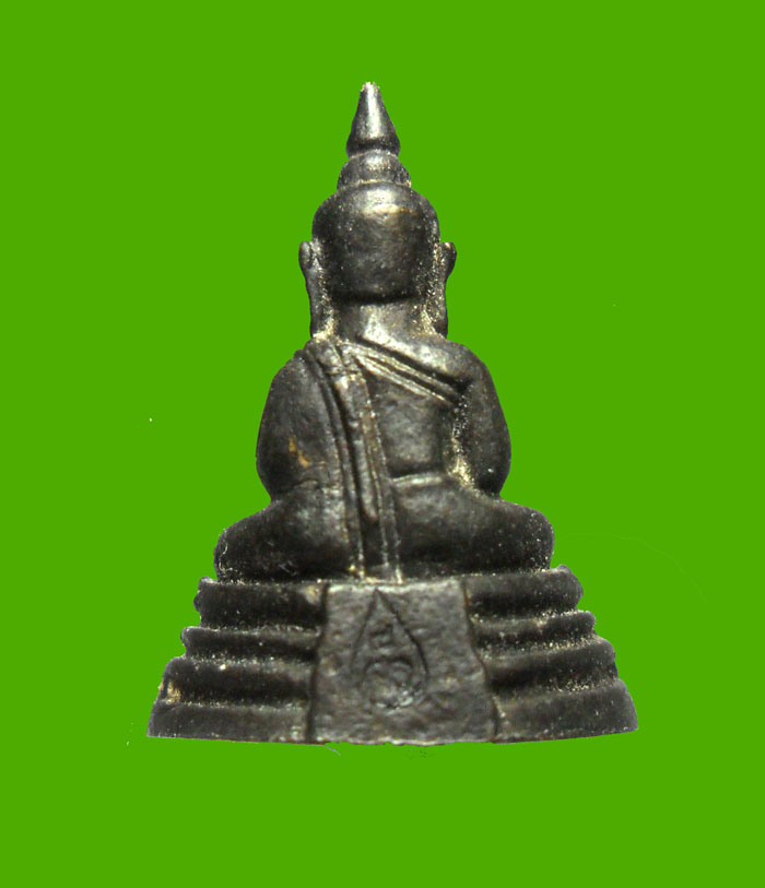 รูปหล่อ หลวงพ่อโสธร หล่อสนามหลวง พ.ศ.2549