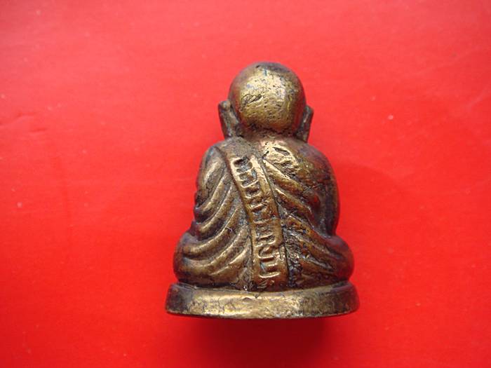 หลวงพ่อเงิน ก้นปั๊มเสาร์ 5