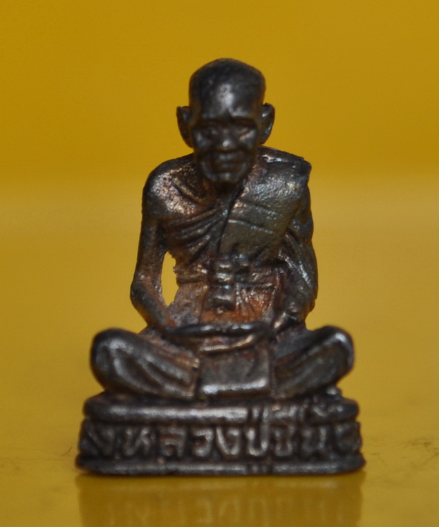 รูปหล่อเนื้อเงิน หลวงปู่ชื้น  วัดญาณเสน