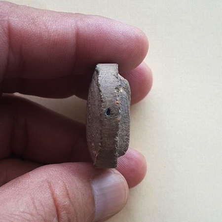 พระปิดตาหลวงปู่โต๊ะ(วัดศาลาครืน)ข้างกนกมีตะกรุดครับ