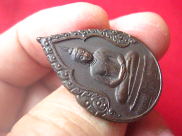 เหรียญพระแก้วมรกต 3 ฤดู วัดพระศรีรัตนศาสดาราม ปี 2525 บล็อกพระราชศรัทธา สวยครบชุด