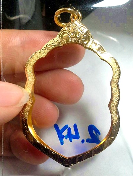 กรอบทองยกซุ้ม ยับทราย ใส่เหรียญเสมาแปดรอบ หลวงปูทิม/หลวงพ่อคูณ/ลพ.สาคร/เกจิอื่นๆที่มีขนาดใกล้เคียง