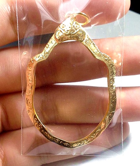  กรอบทองยกซุ้ม ใส่เหรียญมังกรคู่ หลวงปู่หมุน/มังกร หลวงพ่อเอีย/เกจิอื่นๆที่มีขนาดใกล้เคียง