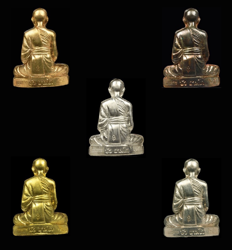 รูปเหมือนปั๊มเต็มองค์ รุ่นแรก หลวงปู่บัว ชุดกรรมการ ๕ องค์ 