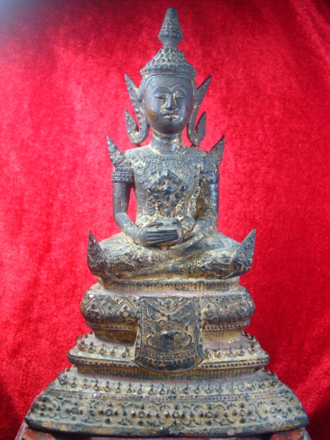 พระบูชารัตนโกสินทร์ ปางอุ้มบาตร หน้าตัก 3 นิ้ว สูง 8 นิ้ว เคาะเดียวจัดไป