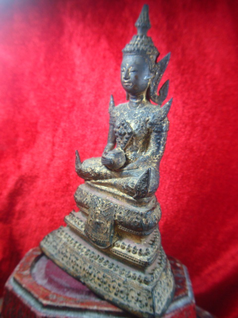 พระบูชารัตนโกสินทร์ ปางอุ้มบาตร หน้าตัก 3 นิ้ว สูง 8 นิ้ว เคาะเดียวจัดไป